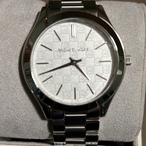 Authentic Michael Kors watch - Picture 3 of 9